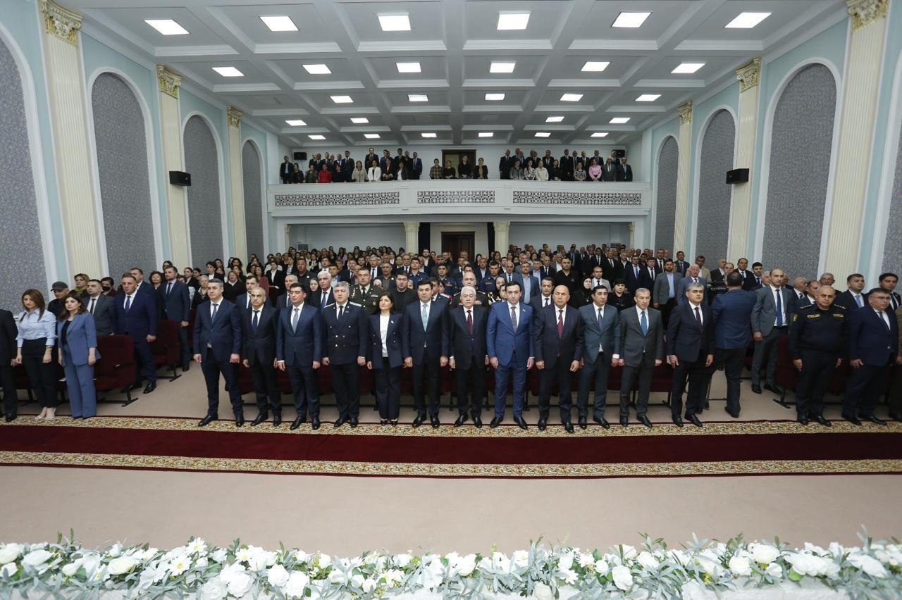 Ağalar Vəliyev Heydər Əliyevin anadan olmasının 103-cü ildönümünə həsr olunan konfransda çıxış etdi (FOTOLAR)